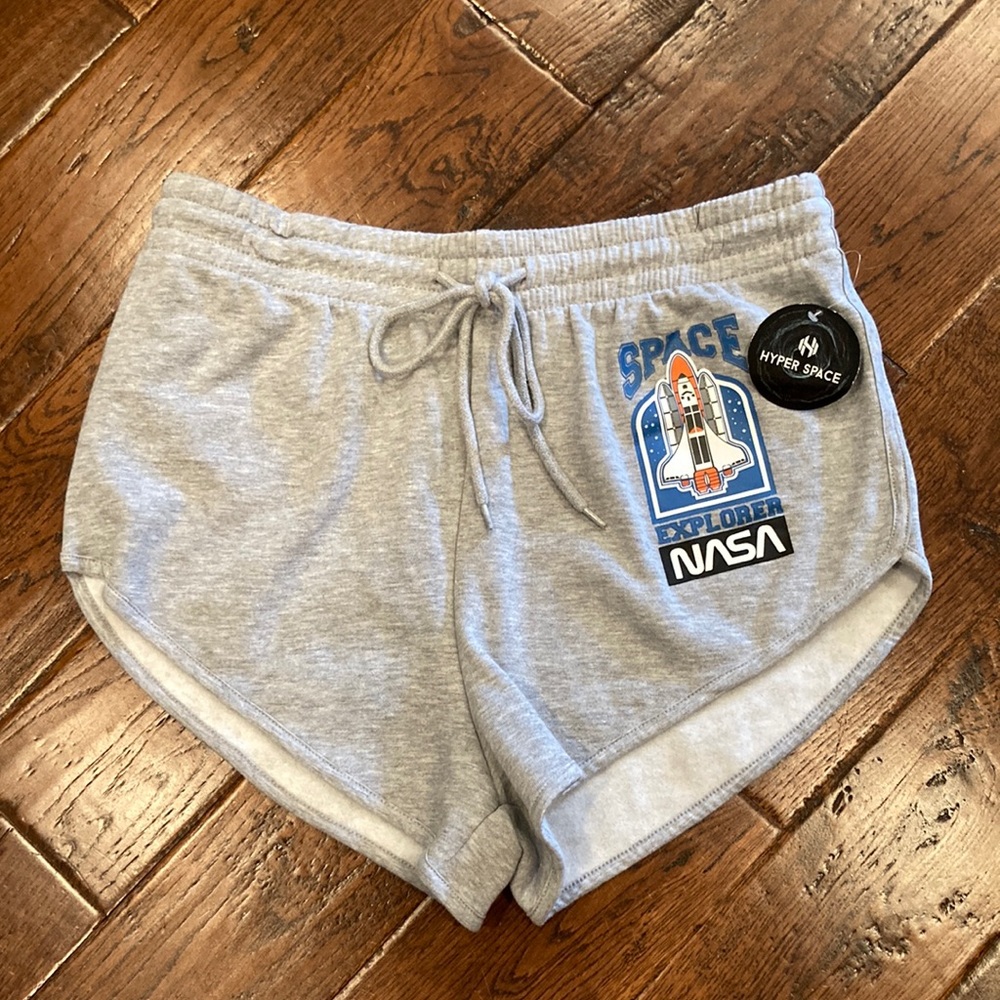 Junior’s NASA Space Explorer Gray Athletic Shorts Size X-Large XL (15-17) NEW